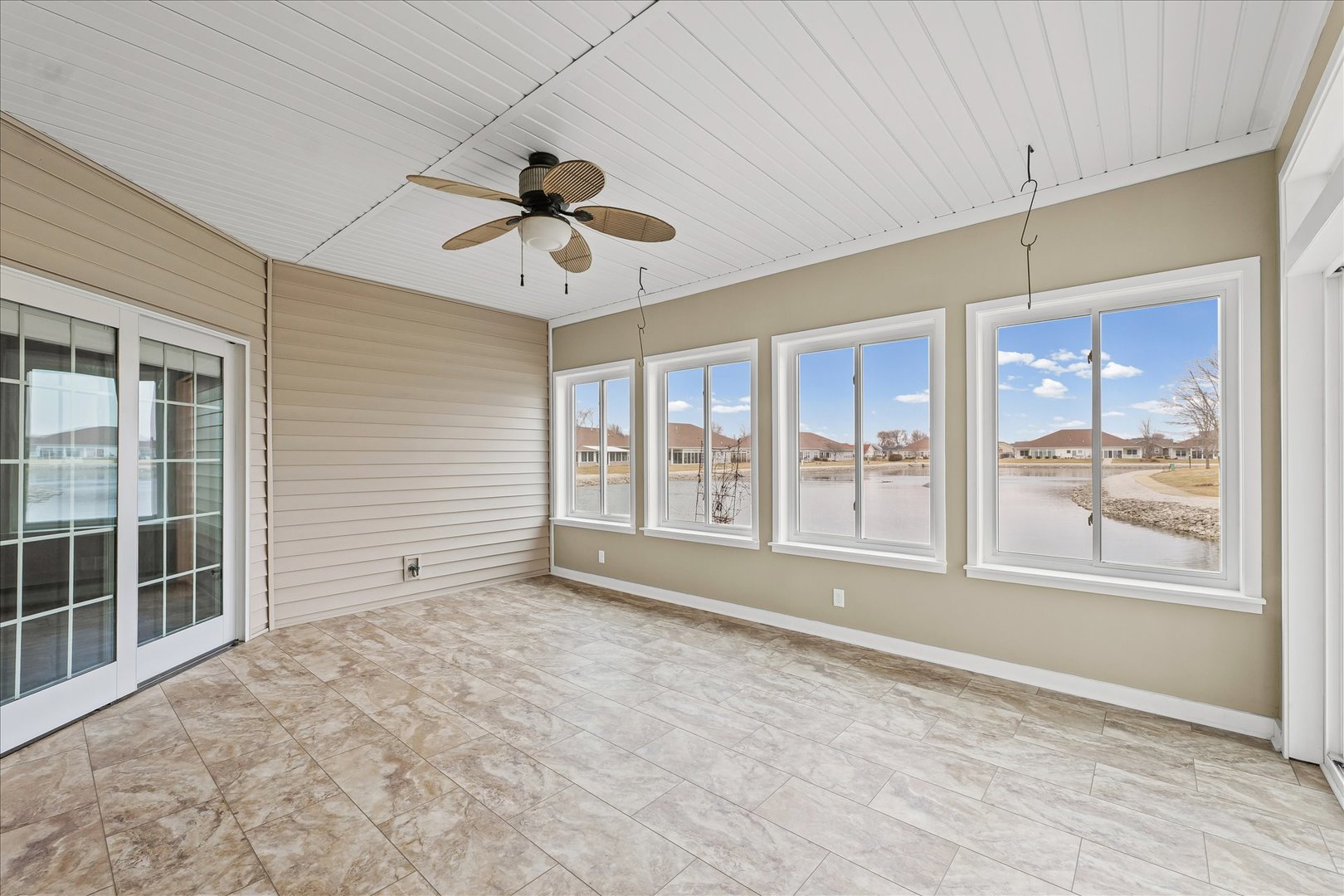 1908 S Prairie Urbana, IL 61802 - Photo 17 of 32 a view of an empty room with a window