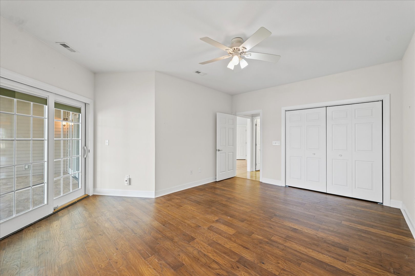 1908 S Prairie Urbana, IL 61802 - Photo 20 of 32 a view of an empty room with wooden floor