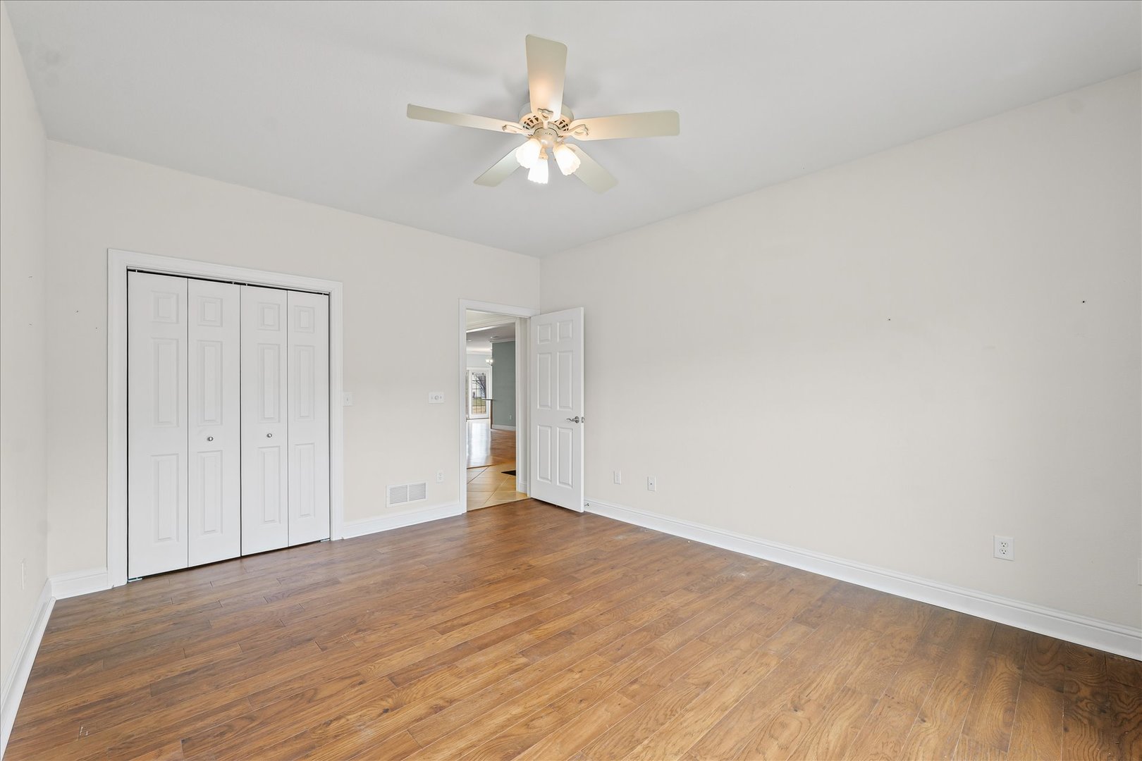 1908 S Prairie Urbana, IL 61802 - Photo 23 of 32 a view of an empty room with wooden floor