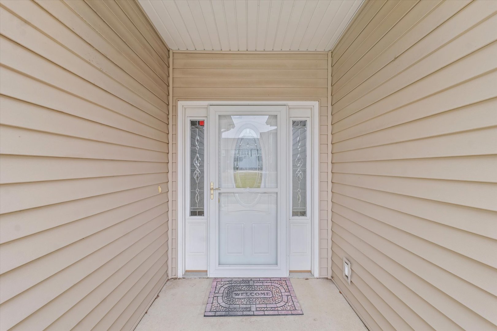1908 S Prairie Urbana, IL 61802 - Photo 3 of 32 a view of a wooden door