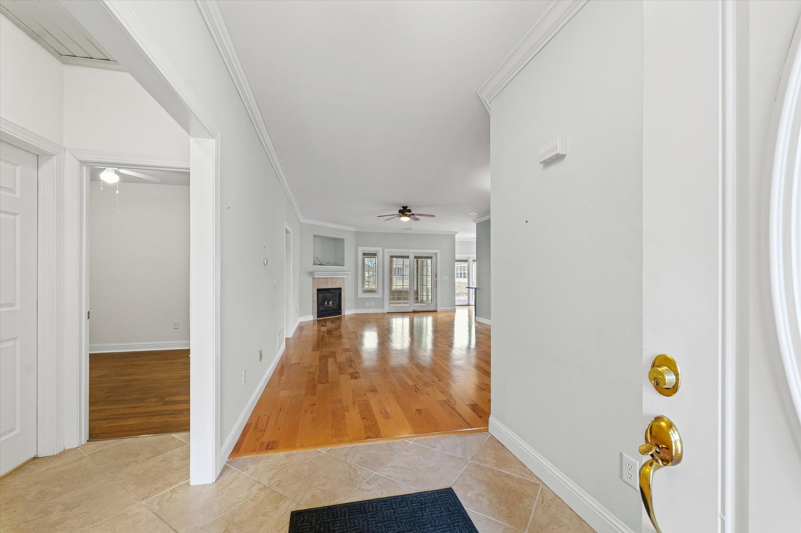 1908 S Prairie Urbana, IL 61802 - Photo 4 of 32 a view of an entryway
