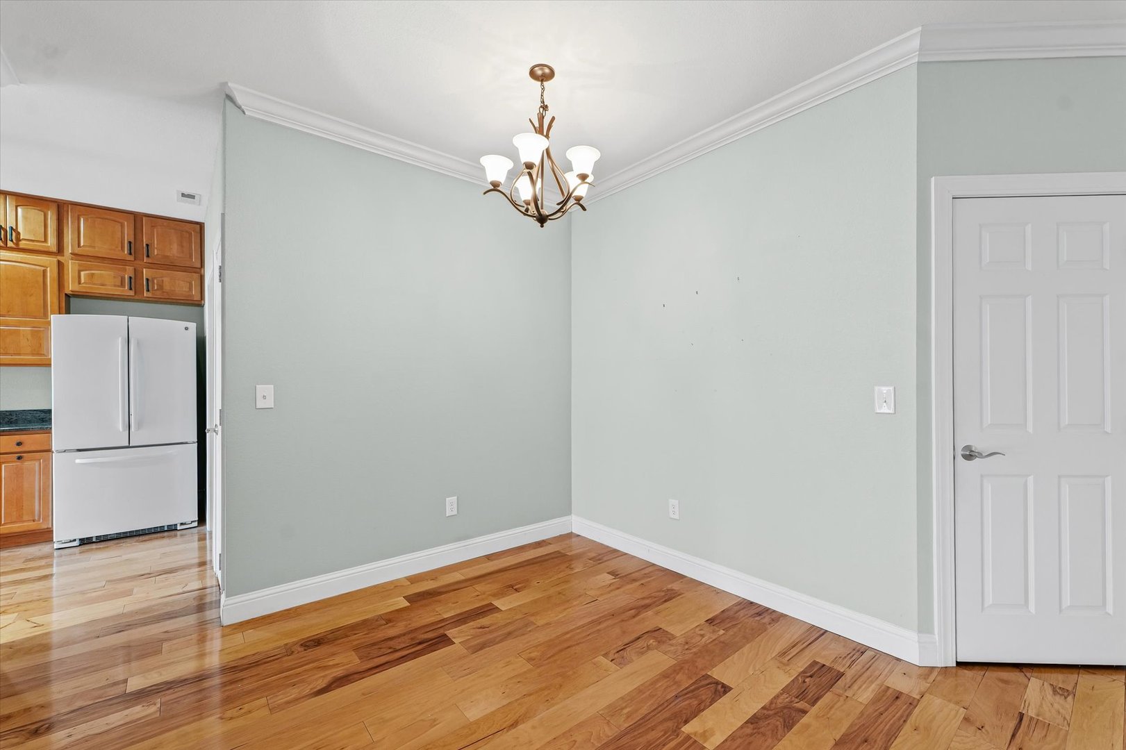 1908 S Prairie Urbana, IL 61802 - Photo 6 of 32 a view of empty room with wooden floor