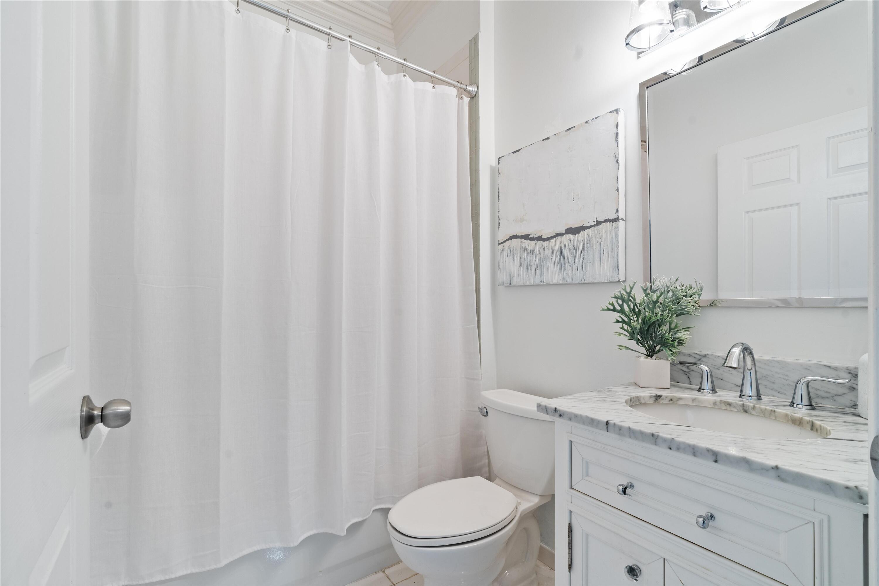 16055 Sims Road, Unit 103 Delray Beach, FL 33484 - Photo 25 of 60 Bright Guest Bathroom