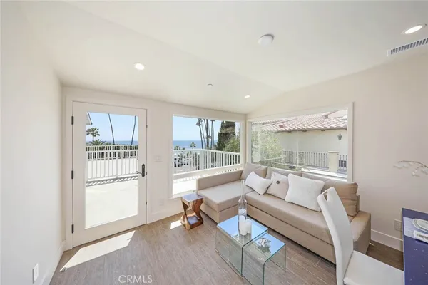 $5,500 | 376 Cliff Drive, Unit E, Laguna Beach, CA 92651