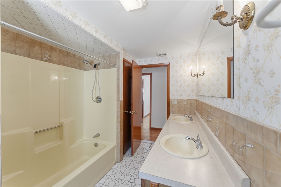 122 Rice Avenue East Providence, RI 02914 - Photo 17 of 43