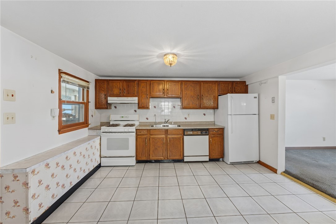 122 Rice Avenue East Providence, RI 02914 - Photo 31 of 43