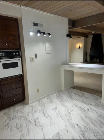 $2,975 | 902 F Street, Davis, CA 95616