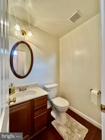 $1,395 | 6046 Joust Lane, Alexandria, VA 22315