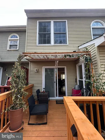 $1,395 | 6046 Joust Lane, Alexandria, VA 22315