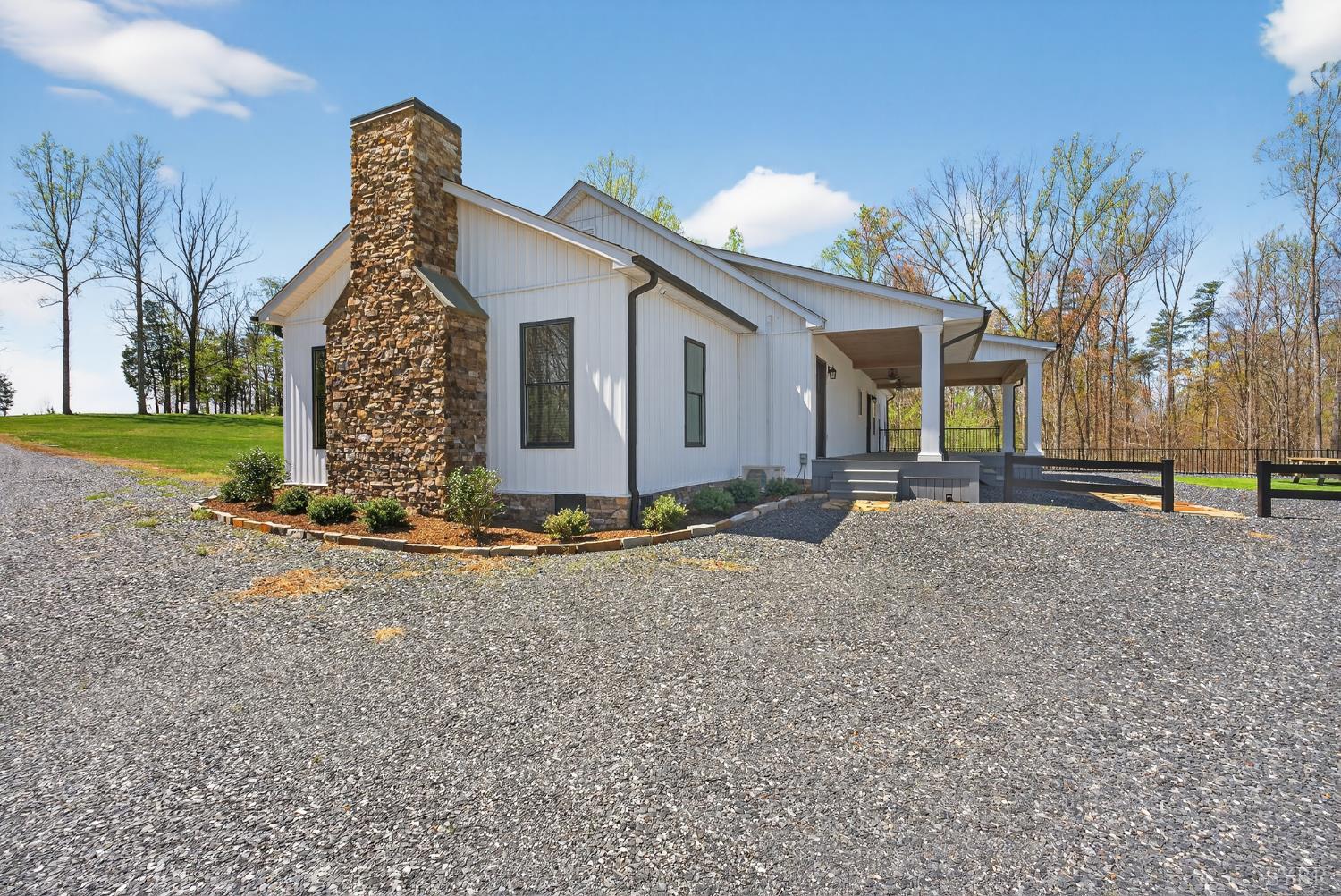 3162 Oak Hill Road Buckingham, VA 23921 - Photo 5 of 73