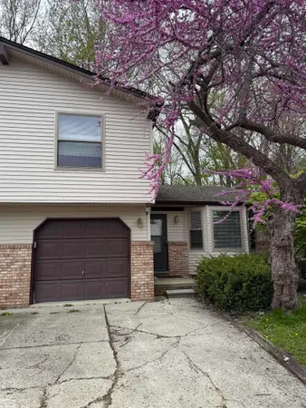 $1,400 | 26924 Campau Lane, Harrison Township, MI 48045