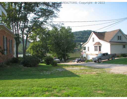 1 2nd Street Winfield, WV 25213 - Photo 4 of 4 Exterior Front.