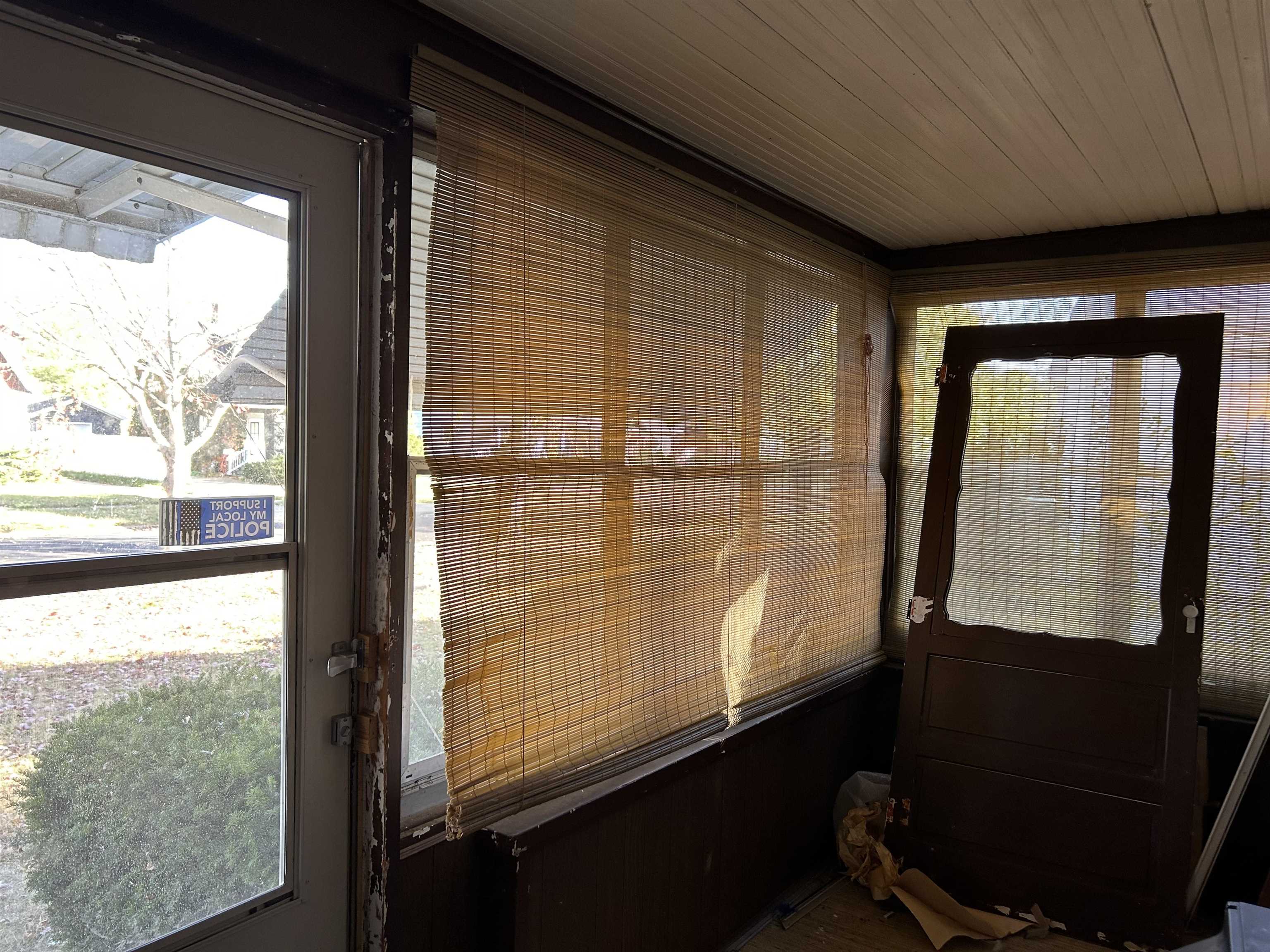 1922 Bruner Street Rockford, IL 61103 - Photo 3 of 18 a room with a window