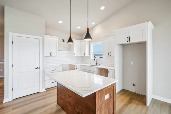 $549,400 | 6475 Ridge View Way, DeForest, WI 53532