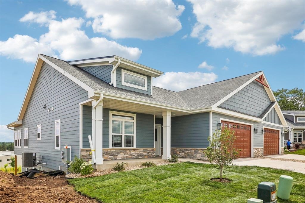 6475 Ridge View Way DeForest, WI 53532 - Photo 3 of 40