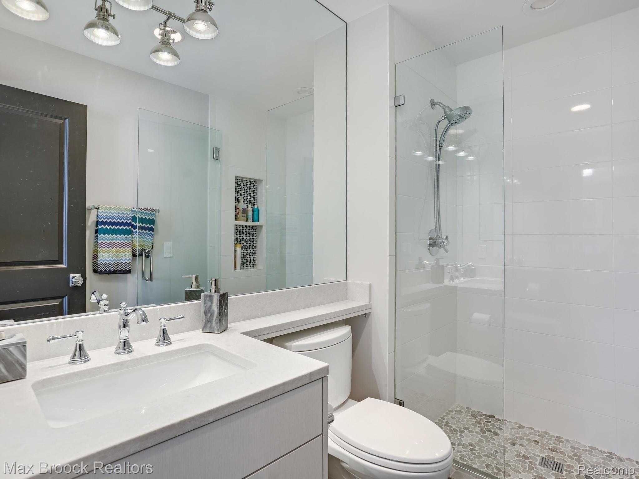 1048 Southfield Road Birmingham, MI 48009 - Photo 32 of 47 Private bath with shower