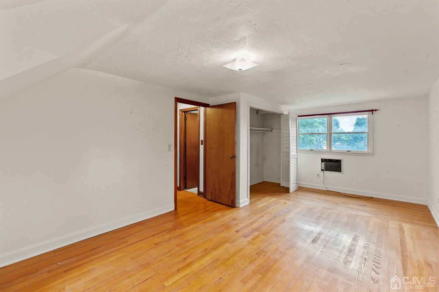 281 Riva Avenue Milltown, NJ 08850 - Photo 11 of 30 Gallery Image 11