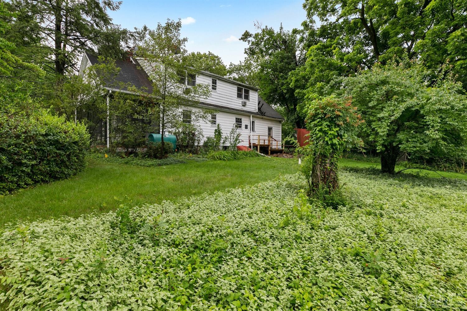 281 Riva Avenue Milltown, NJ 08850 - Photo 6 of 30 Gallery Image 6