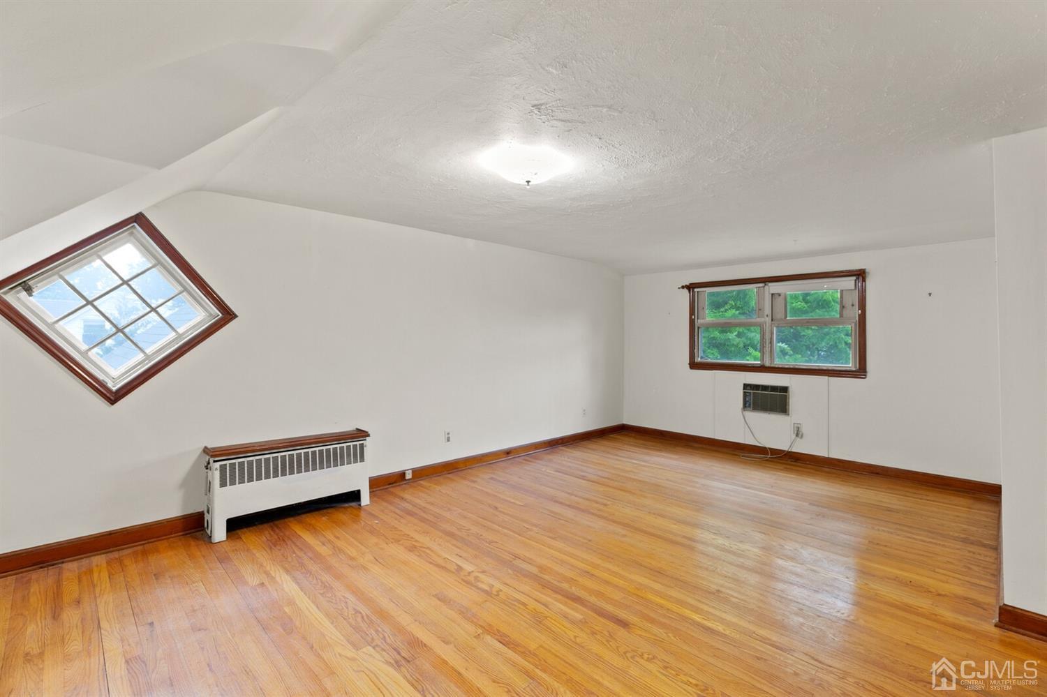281 Riva Avenue Milltown, NJ 08850 - Photo 10 of 30 Gallery Image 10
