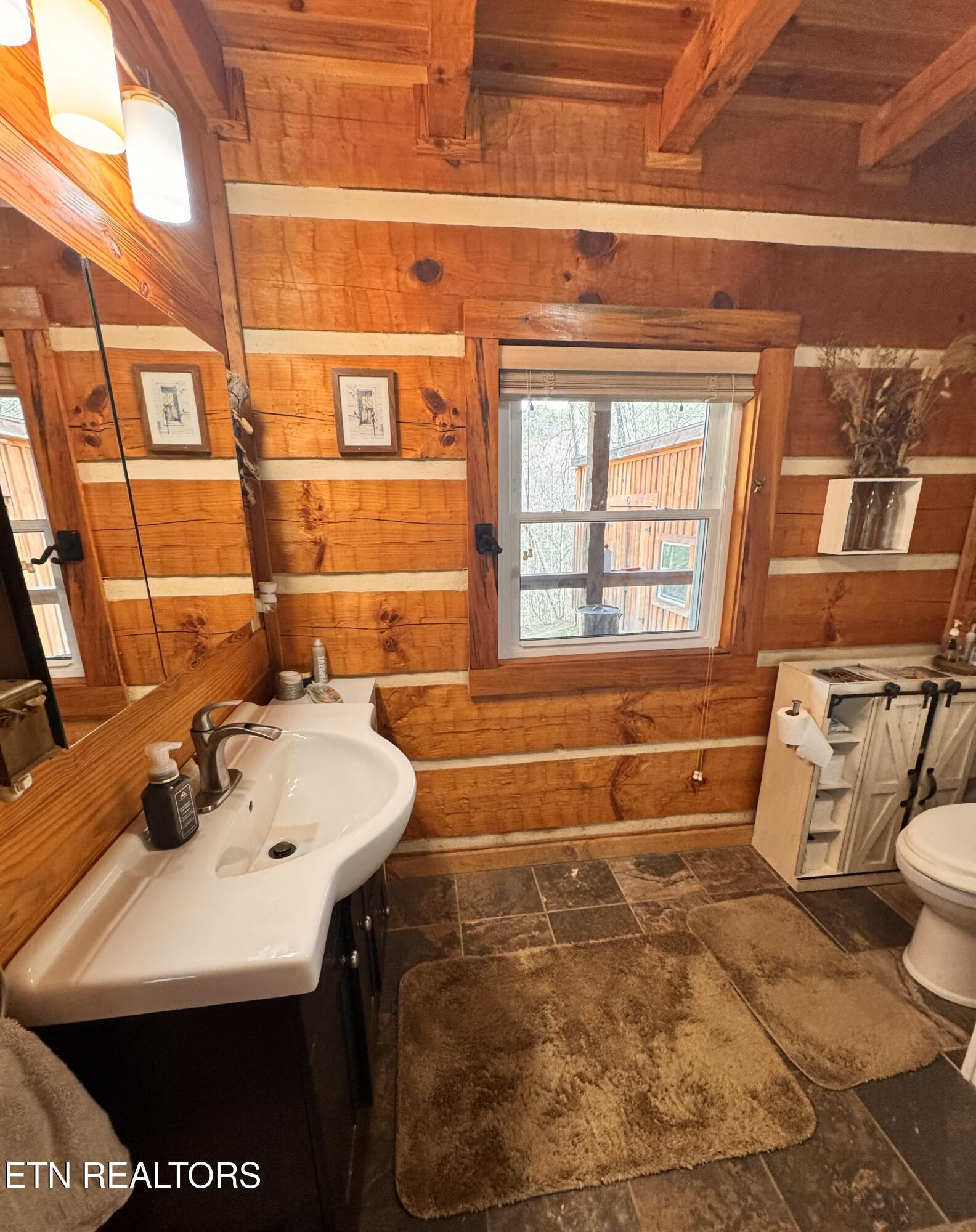 132 Sugar Maple Way Del Rio, TN 37727 - Photo 33 of 58 Owner's Bathroom