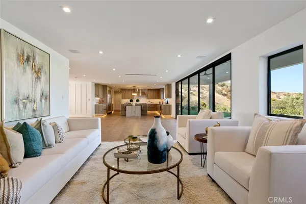 $19,995 | 17269 Luverne Place, Encino, CA 91316