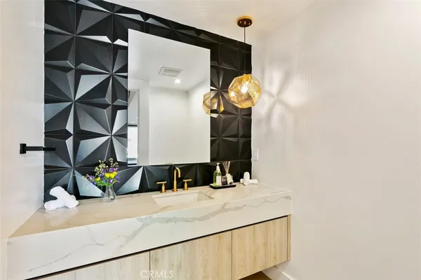 $19,995 | 17269 Luverne Place, Encino, CA 91316