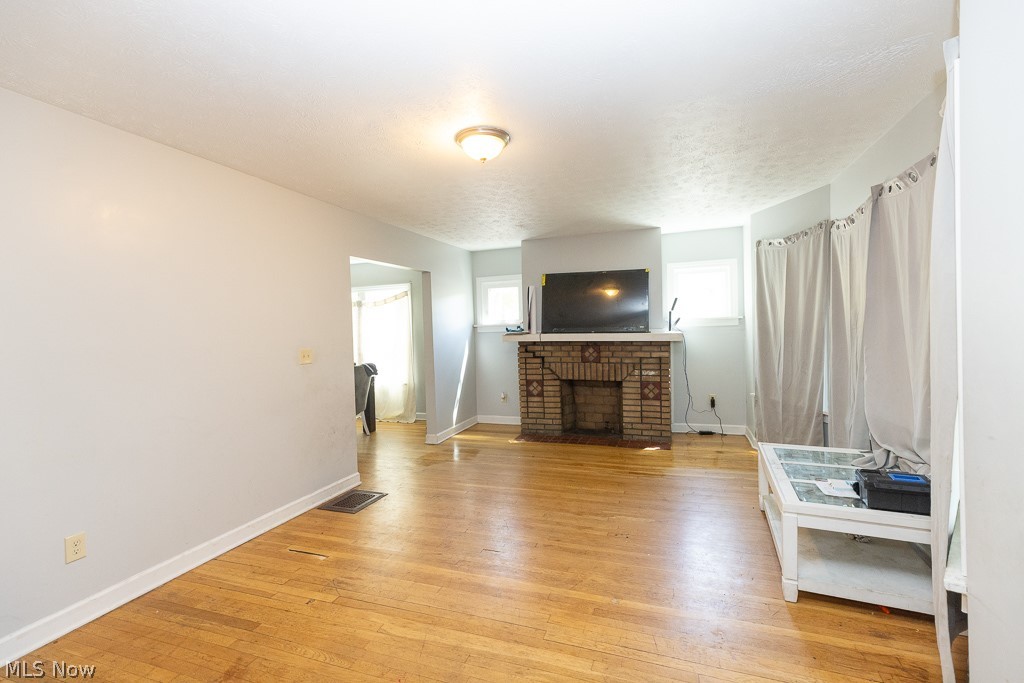 14221 Glenside Road Cleveland, OH 44110 - Photo 6 of 50
