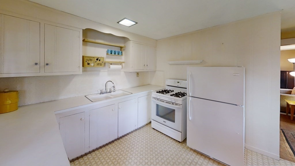 83 Blackmore Pond Road Wareham, MA 02576 - Photo 8 of 28 Gallery Image 8