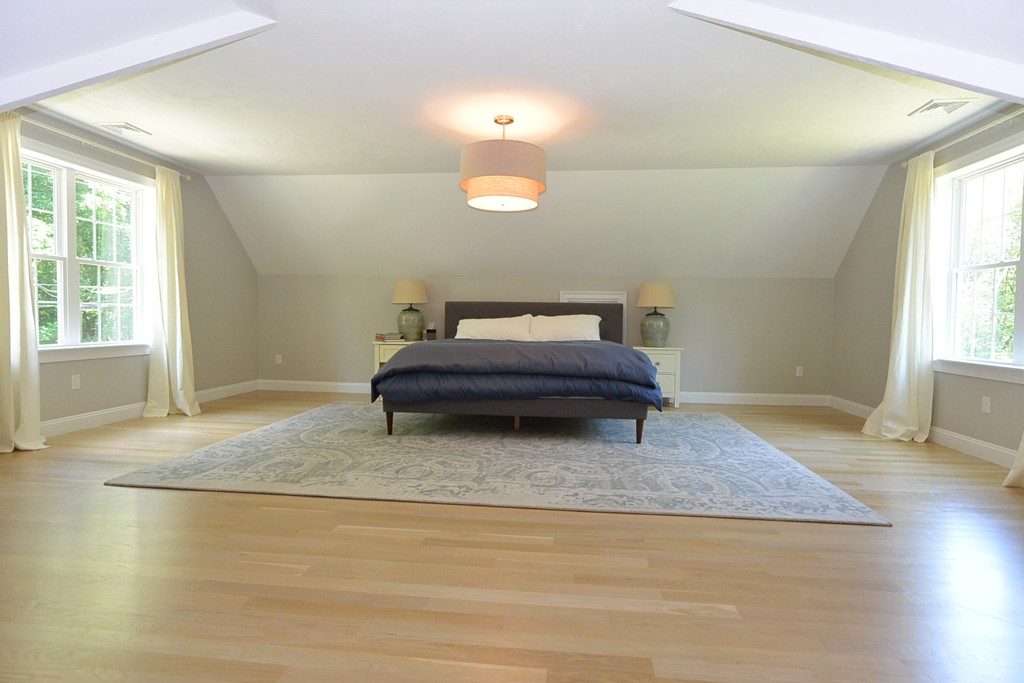 424 Langen Road Lancaster, MA 01523 - Photo 18 of 25 a living room with couch