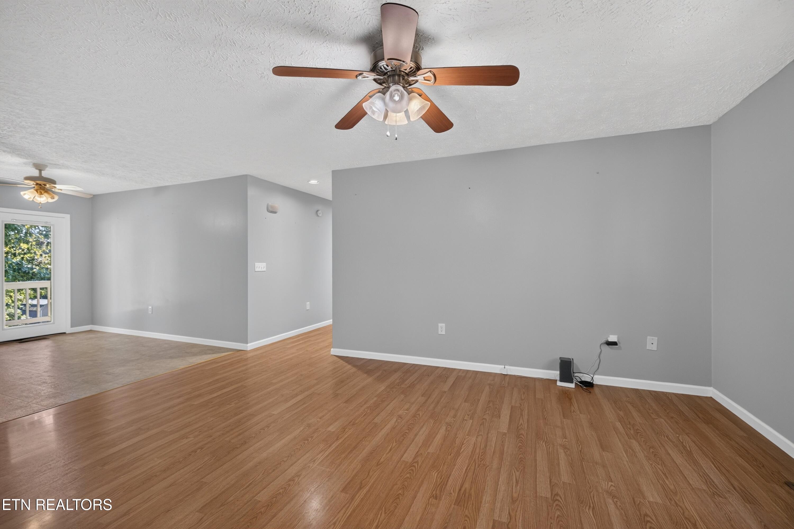 435 Morie Road Dandridge, TN 37725 - Photo 10 of 48 LIVING/DINING AREA