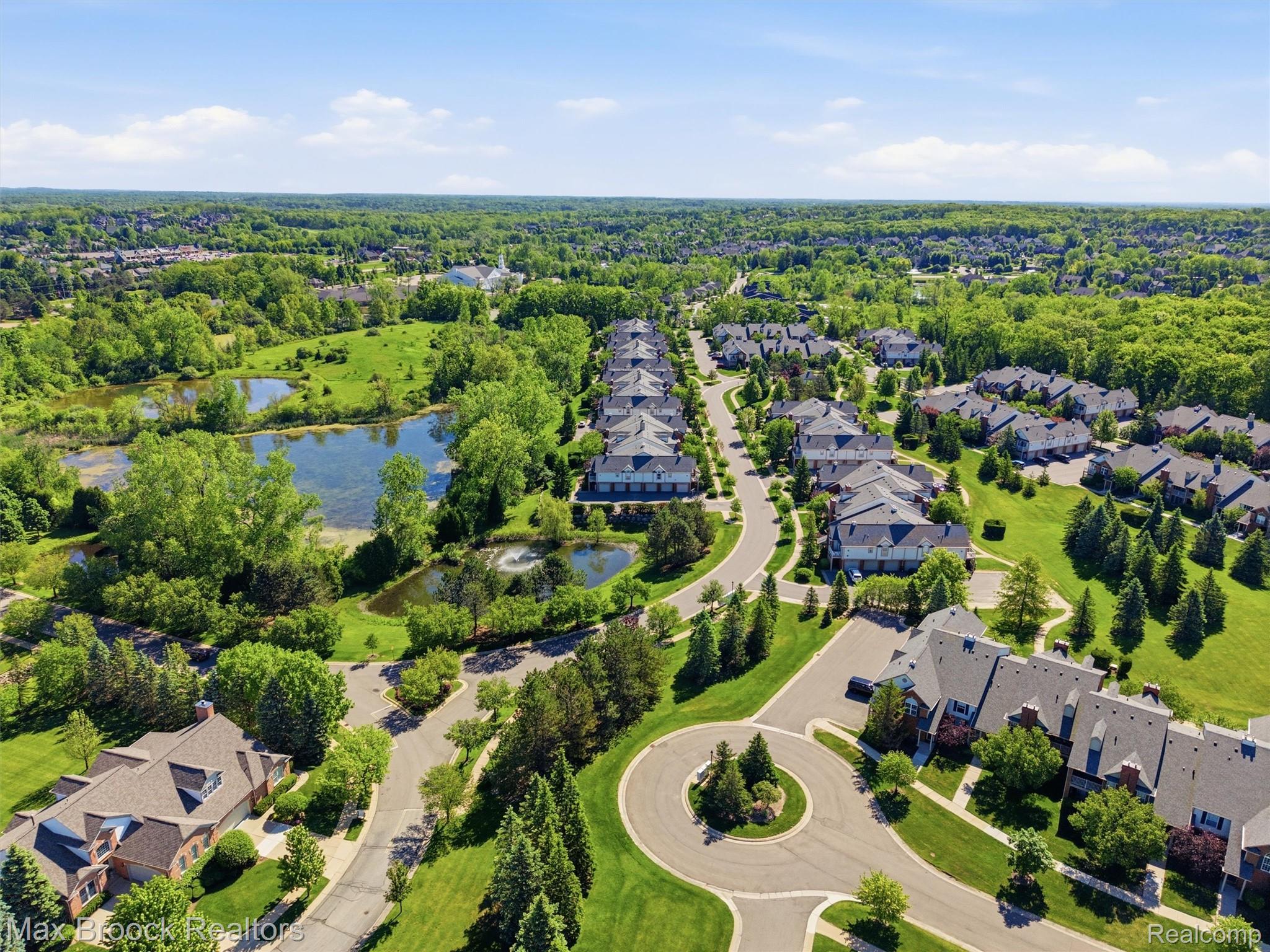 3562 Tremonte Circle Rochester, MI 48306 - Photo 28 of 33 Aerial perspective showcasing a residential community with abundant green spaces