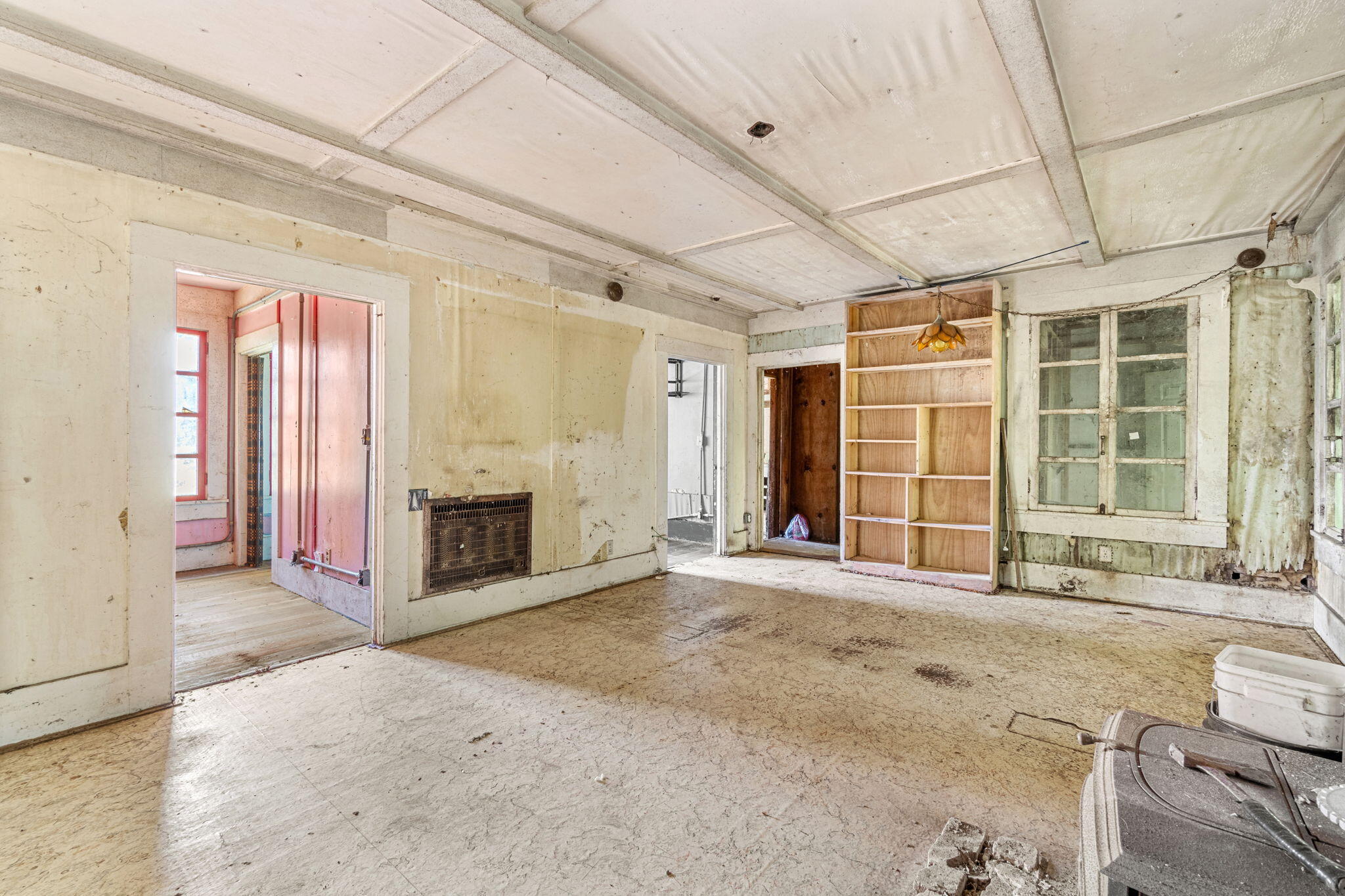 755-763 Oeschger Road Ferndale, CA 95536 - Photo 29 of 36 an empty room with windows