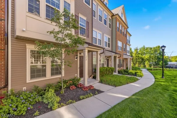 $915,000 | 25 Haralson Court, Livingston, NJ 07039