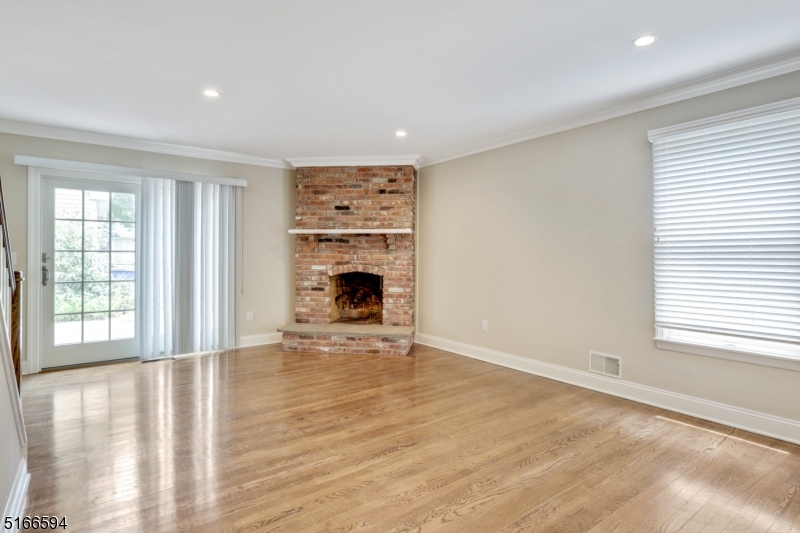 23 Ruthven Place Summit, NJ 07901 - Photo 5 of 16 Gallery Image 5