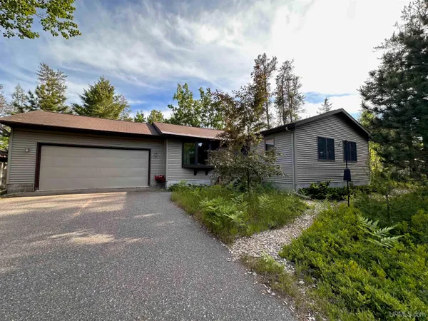 $380,000 | 410 Lakewood Lane, Marquette, MI 49855