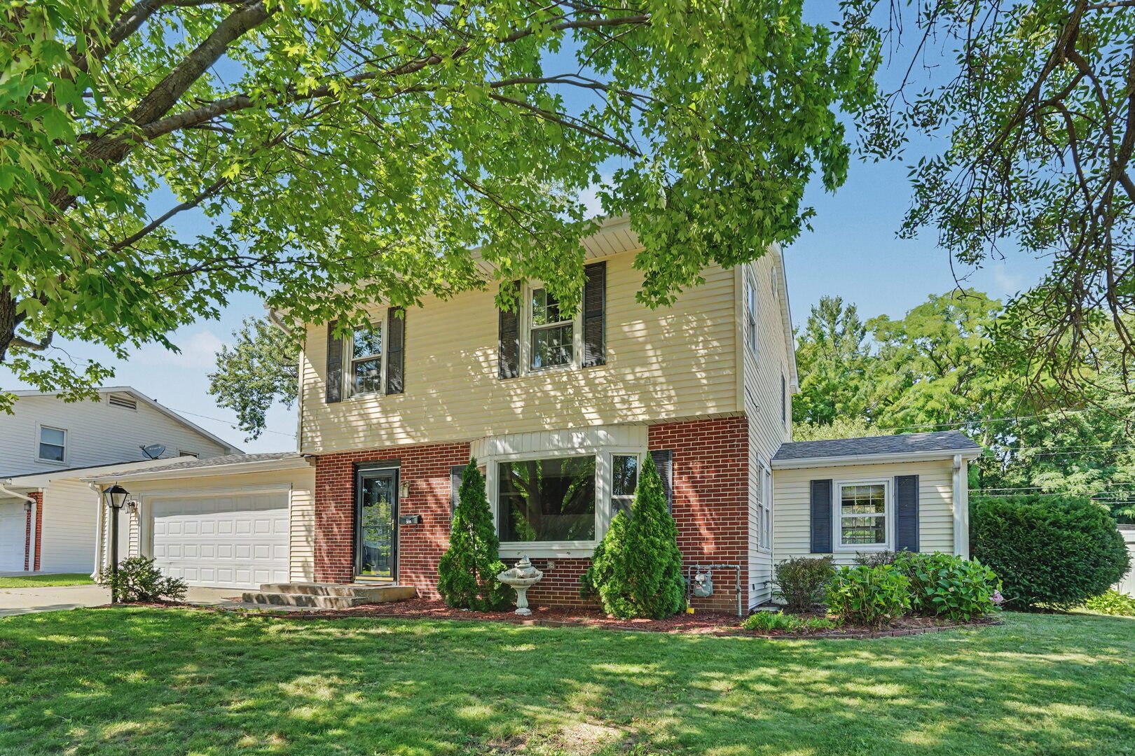 532 Meadowview Drive Clinton, IA 52732 - Photo 1 of 29