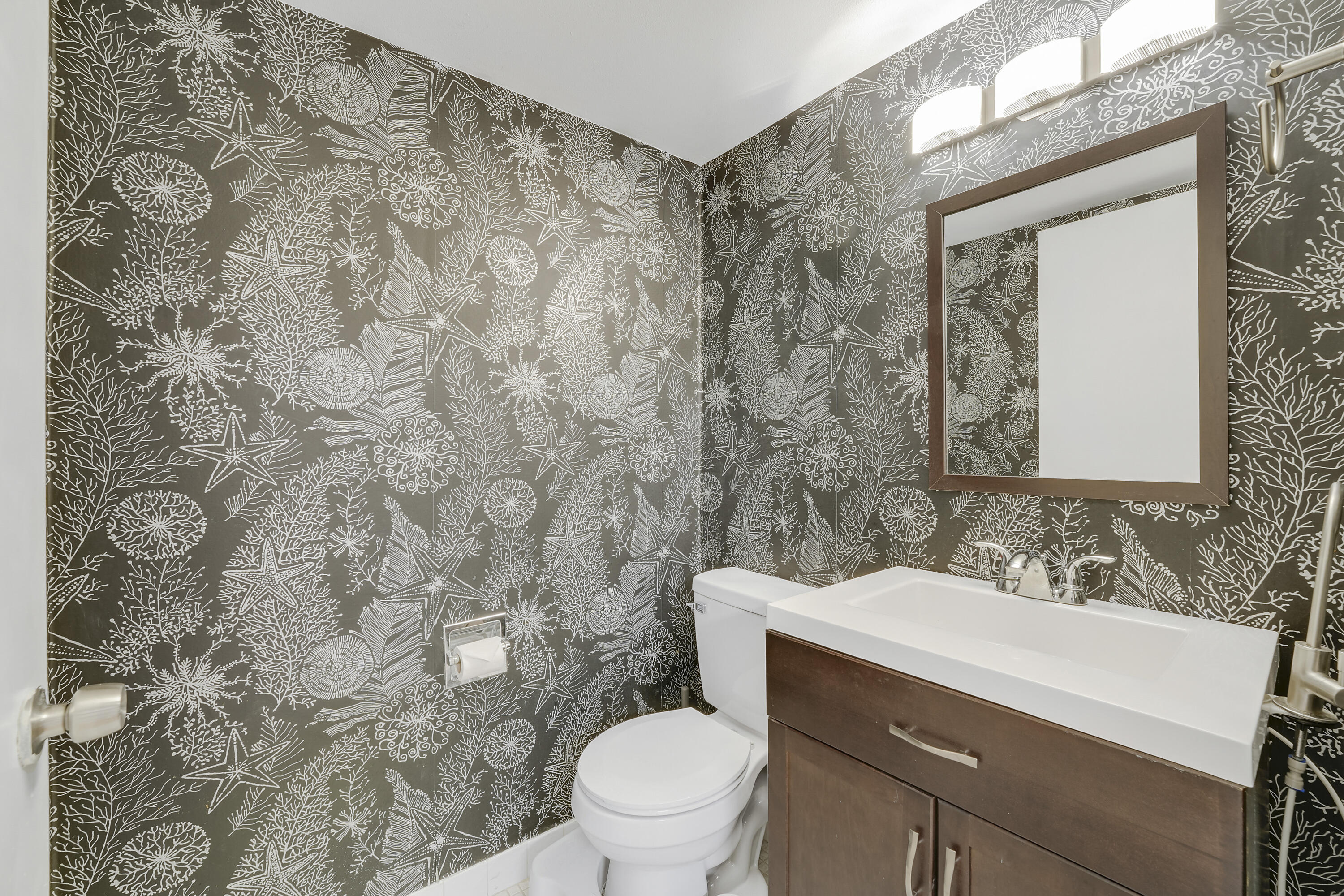 20 Royal Palm Way, Unit 204 Boca Raton, FL 33432 - Photo 8 of 29 Half Bath