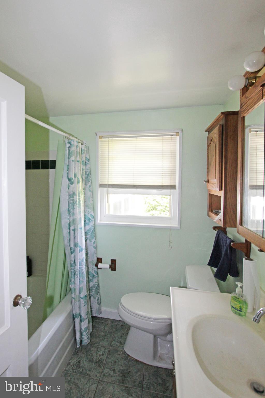 513 Cherry Tree Road Aston, PA 19014 - Photo 12 of 17