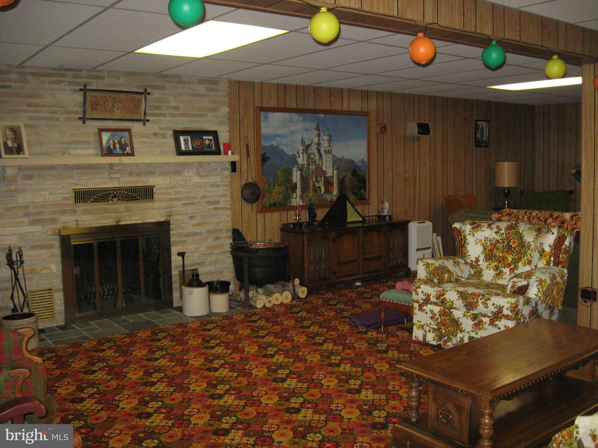 1042 Winchester Grade Road Berkeley Springs, WV 25411 - Photo 22 of 29 Family Room