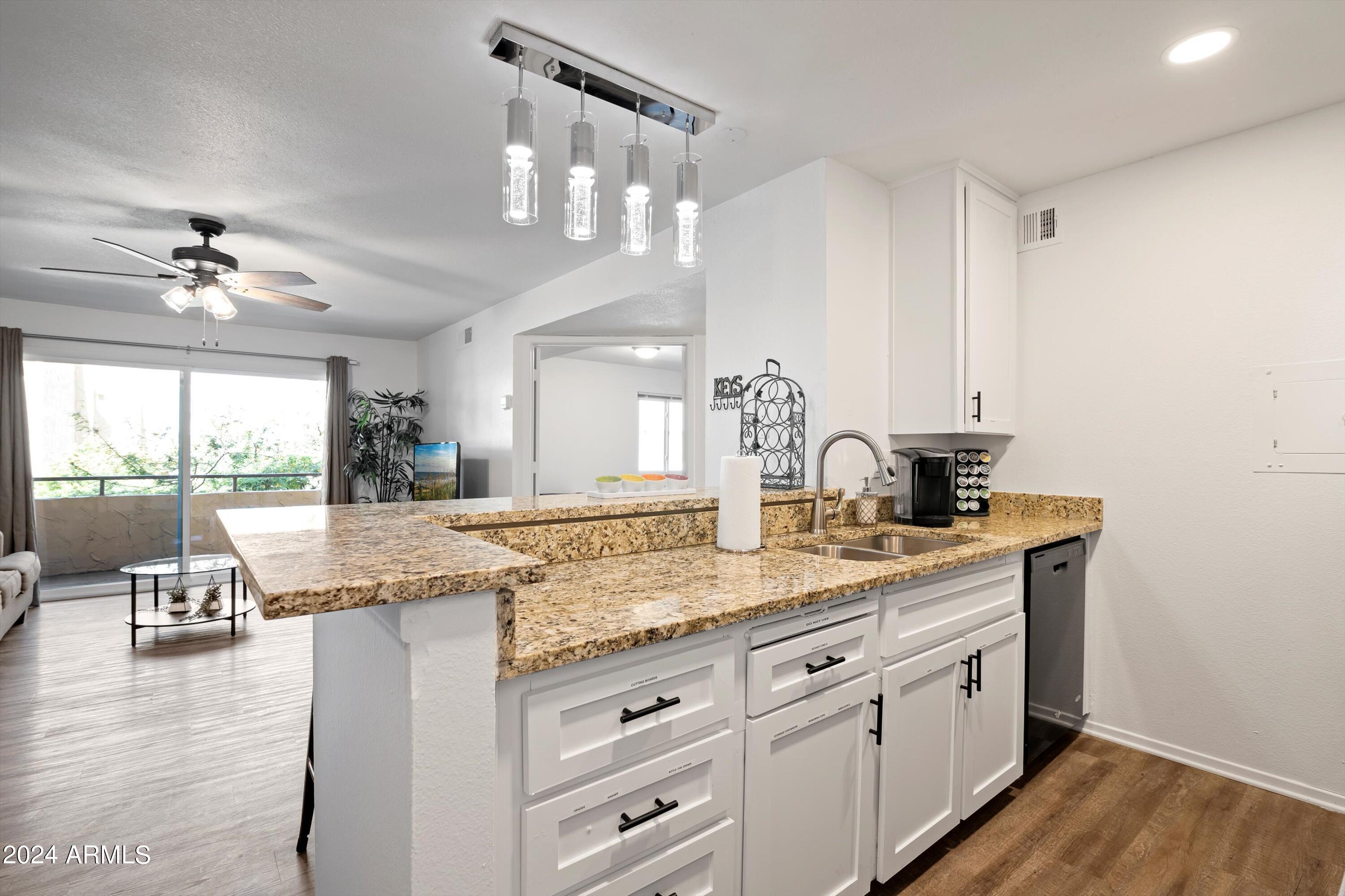 8055 East Thomas Road, Unit H204 Scottsdale, AZ 85251 - Photo 11 of 41 14-Kitchen 4