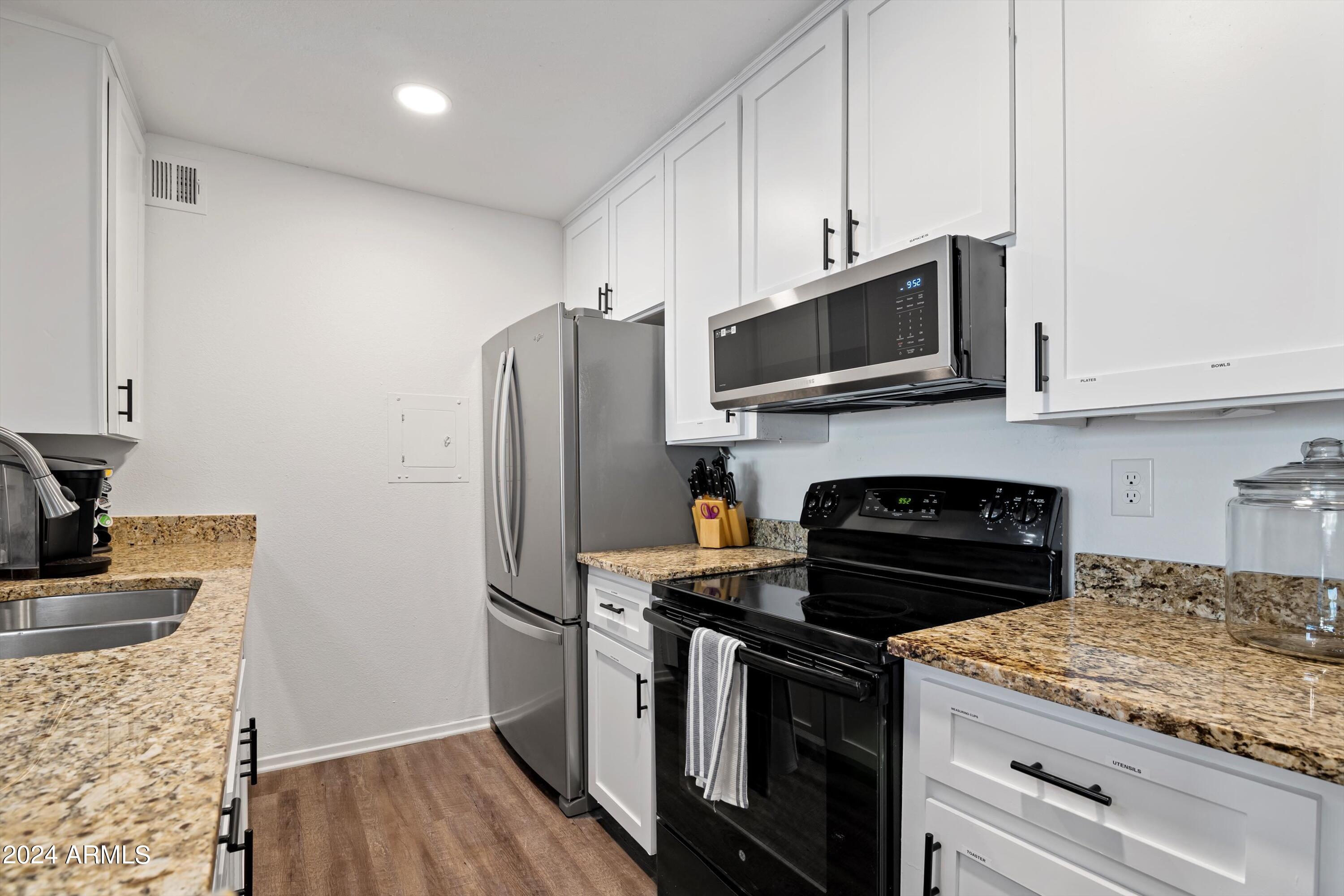 8055 East Thomas Road, Unit H204 Scottsdale, AZ 85251 - Photo 12 of 41 15-Kitchen 5