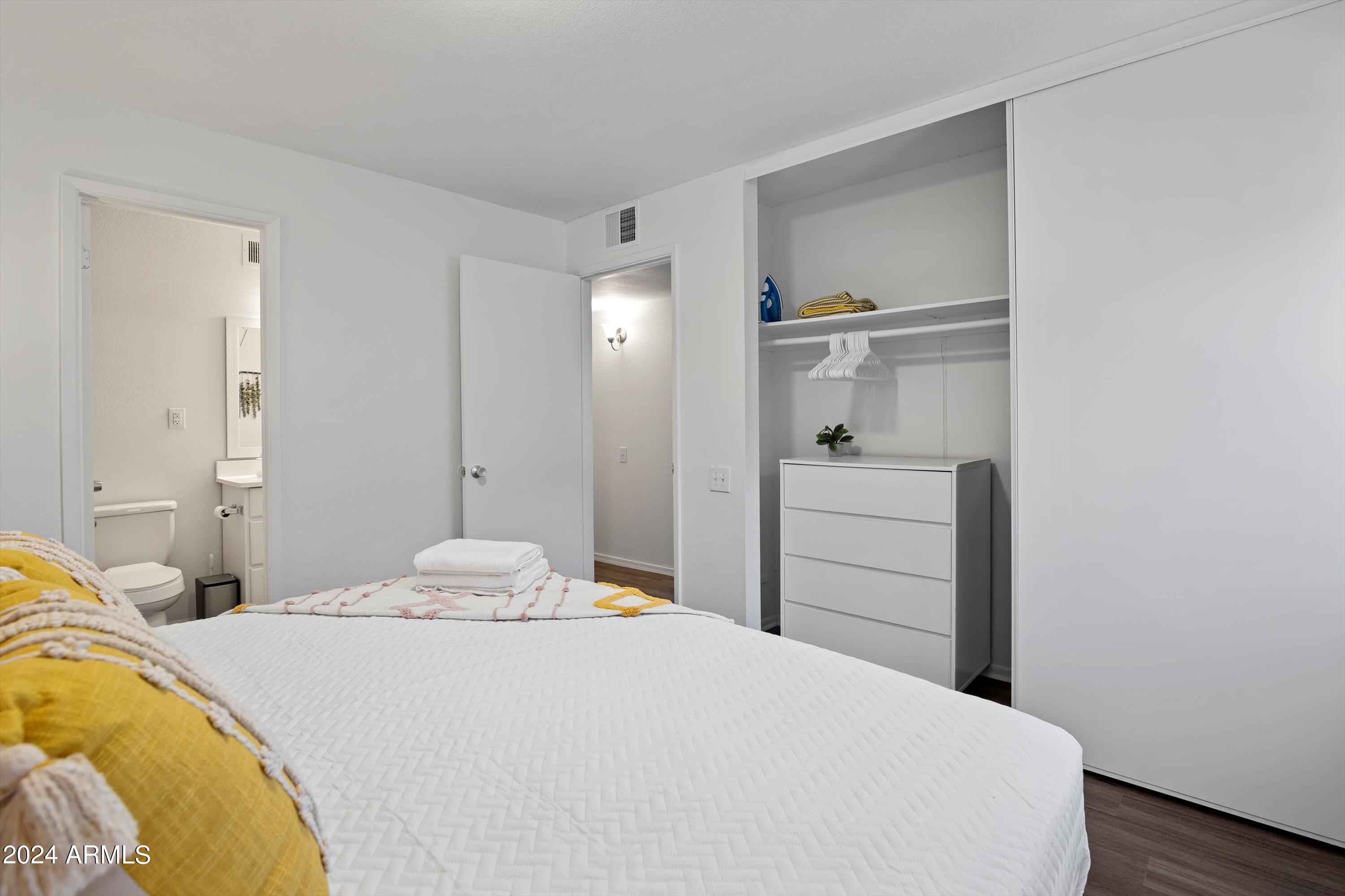 8055 East Thomas Road, Unit H204 Scottsdale, AZ 85251 - Photo 15 of 41 18-Primary Bedroom 2