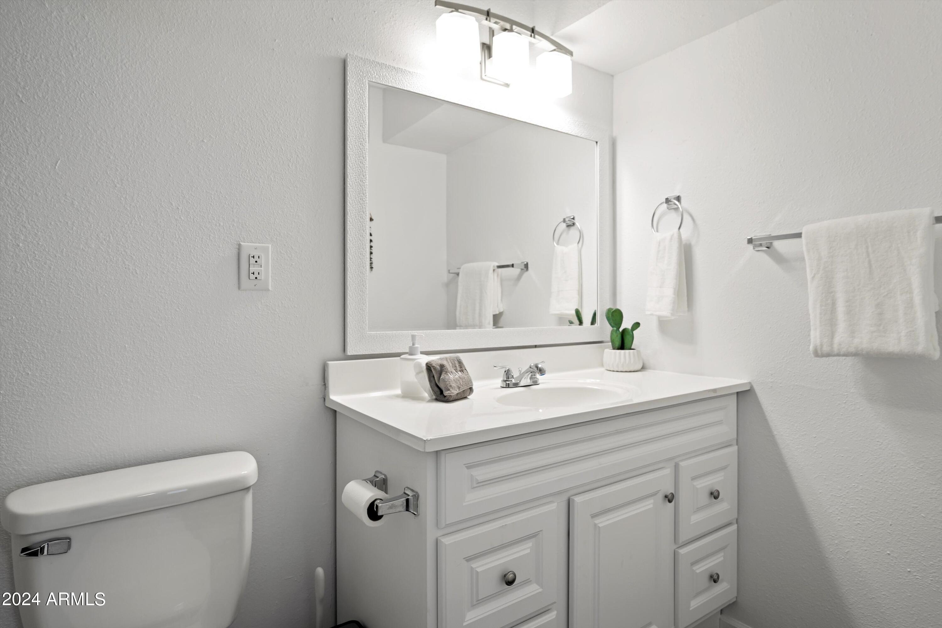 8055 East Thomas Road, Unit H204 Scottsdale, AZ 85251 - Photo 22 of 41 25-Primary Bath 2