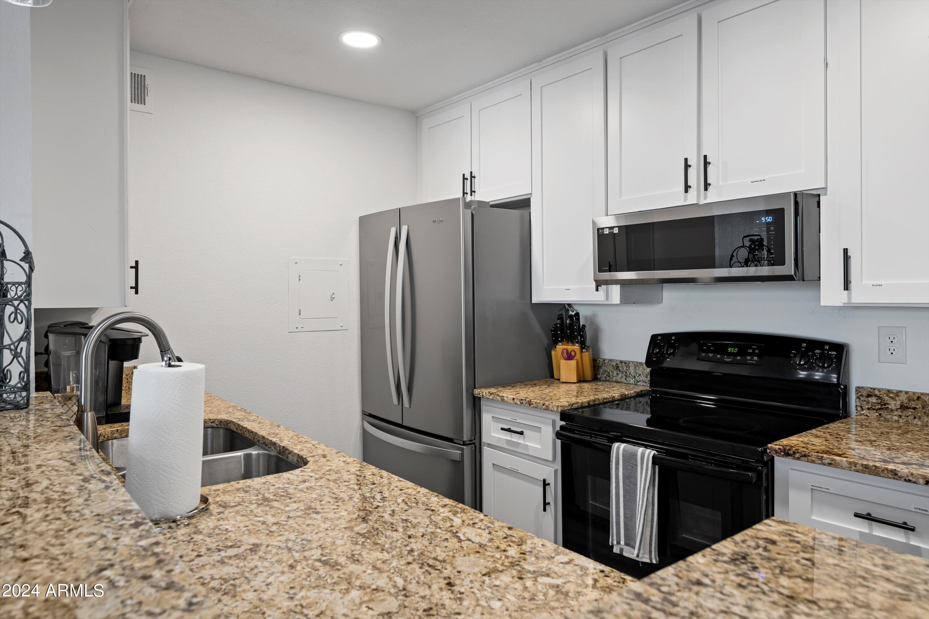 8055 East Thomas Road, Unit H204 Scottsdale, AZ 85251 - Photo 9 of 41 12-Kitchen 2