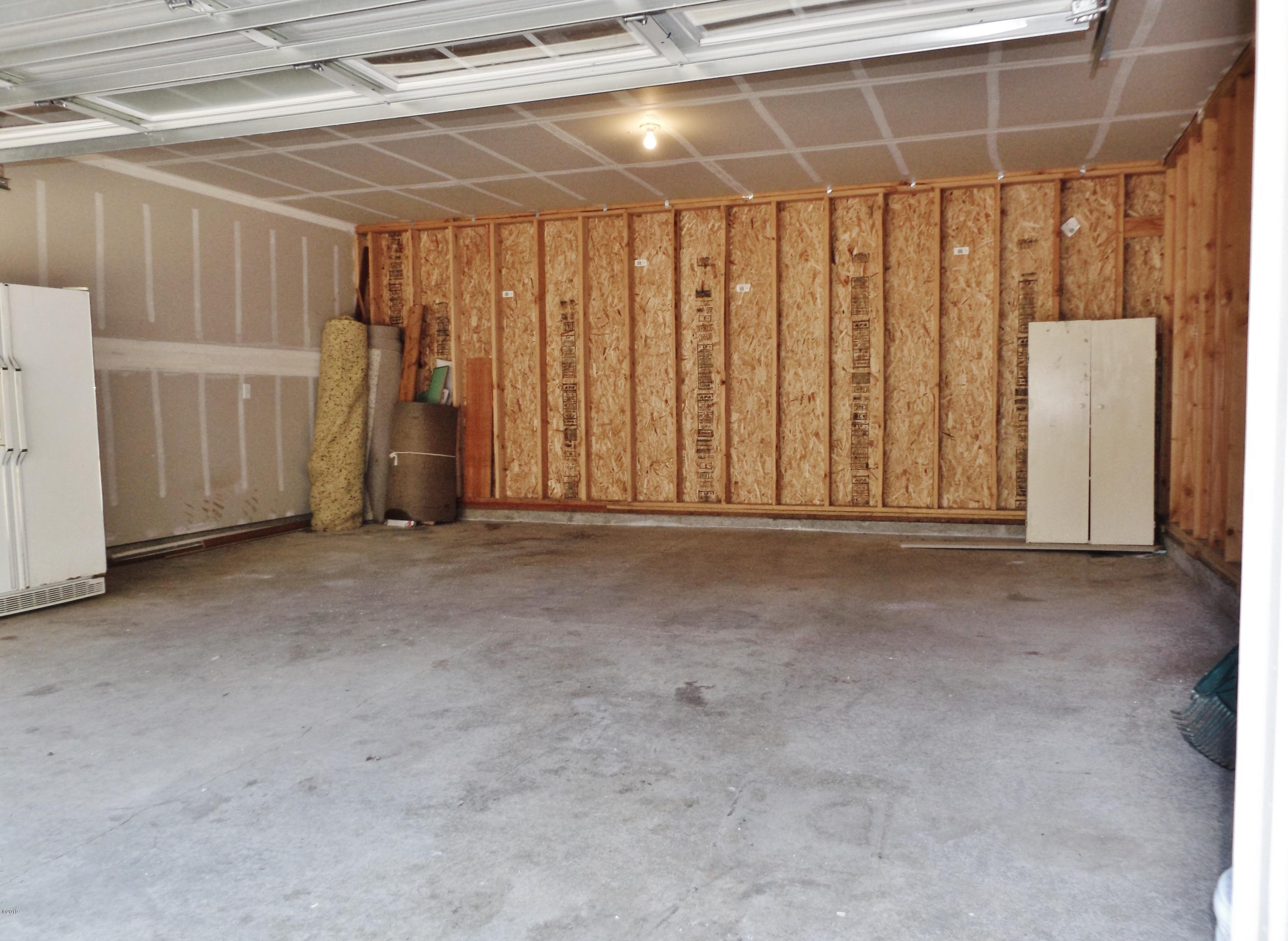 353 East Darkey Creek Road Waldport, OR 97394 - Photo 31 of 35 Attached2 Car Garage