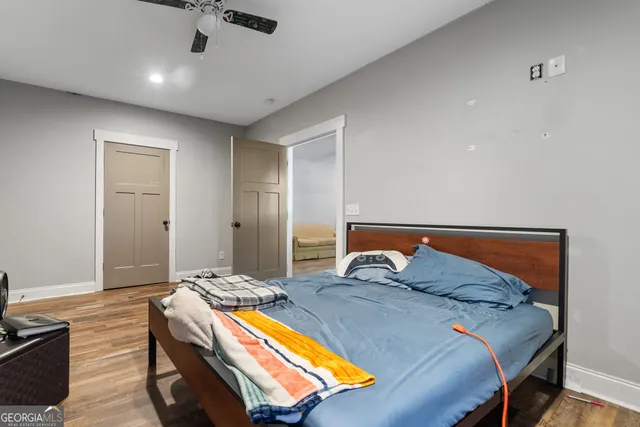 a view of livingroom with furniture