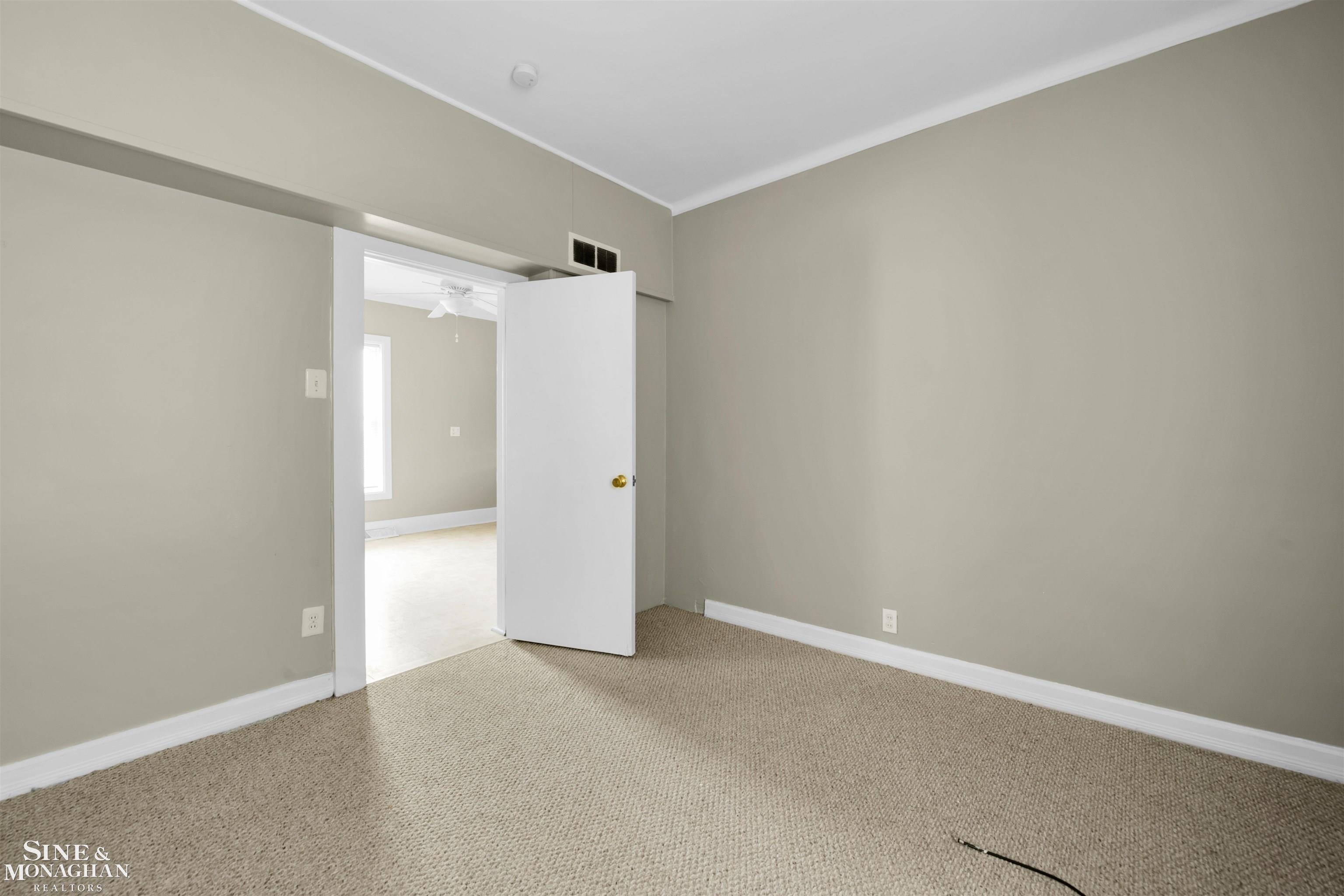 213 Muir Road Grosse Pointe Farms, MI 48236 - Photo 10 of 21