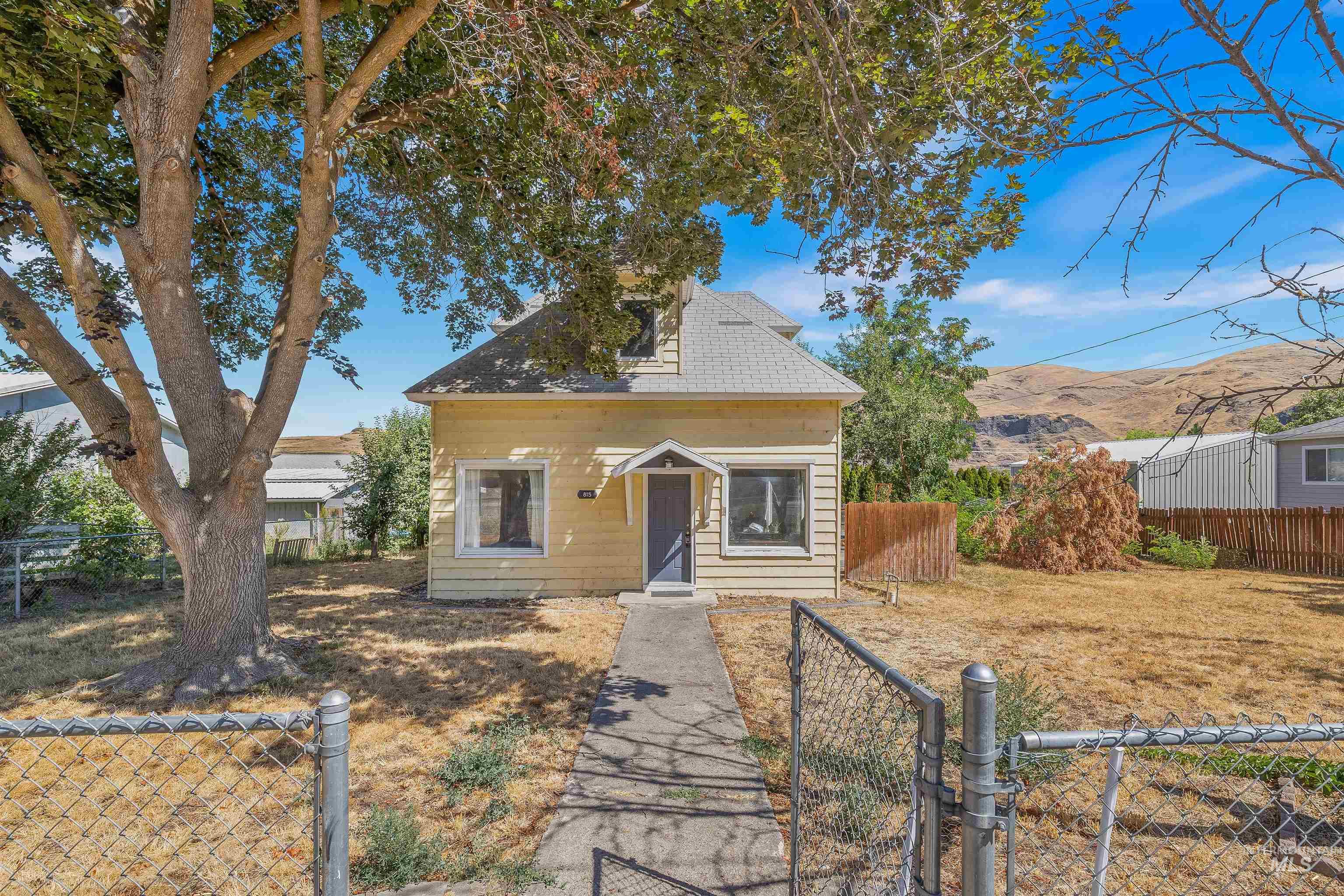 815 2nd Street Asotin, WA 99402 - Photo 36 of 50 View of front of home featuring a gate and a shingled roof