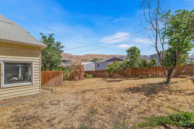 $334,900 | 815 2nd Street, Asotin, WA 99402