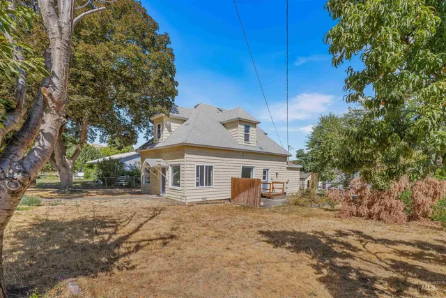 $334,900 | 815 2nd Street, Asotin, WA 99402